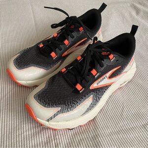 Brooks Cascadia 18 Women’s Trail Running Sneakers Size 9.5 NEW!